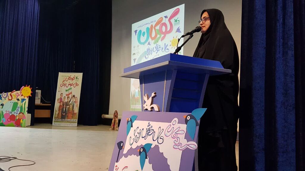 1348715-1 جشن پُر شور هفته ملی کودک در کانون کرمانشاه