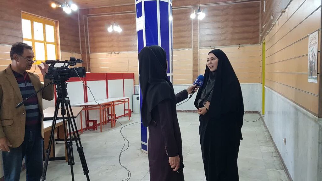 1348729-1 جشن پُر شور هفته ملی کودک در کانون کرمانشاه