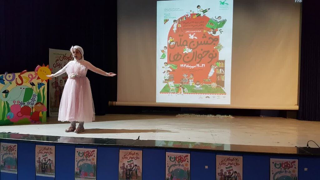 1348755-1 جشن پُر شور هفته ملی کودک در کانون کرمانشاه