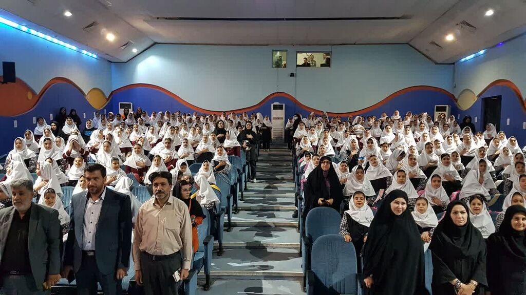 1348771-1 جشن پُر شور هفته ملی کودک در کانون کرمانشاه