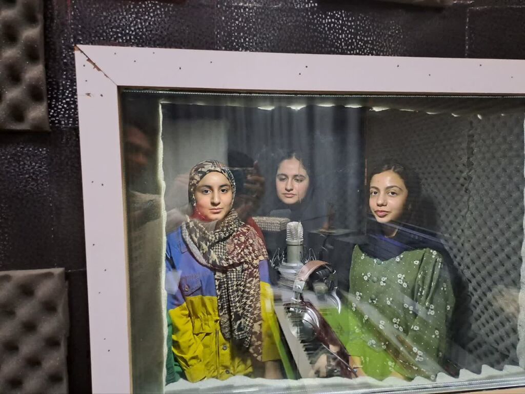 1348830-1 رونمایی از نماهنگ سرود «نیشتمانی دایه» در کانون کرمانشاه