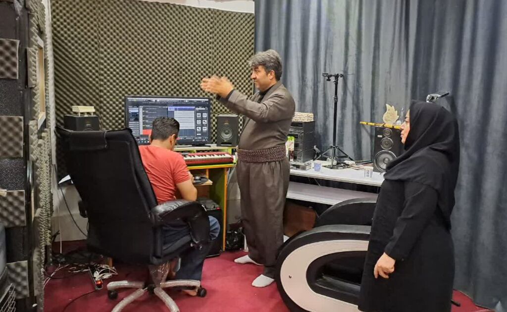 1348833-1 رونمایی از نماهنگ سرود «نیشتمانی دایه» در کانون کرمانشاه