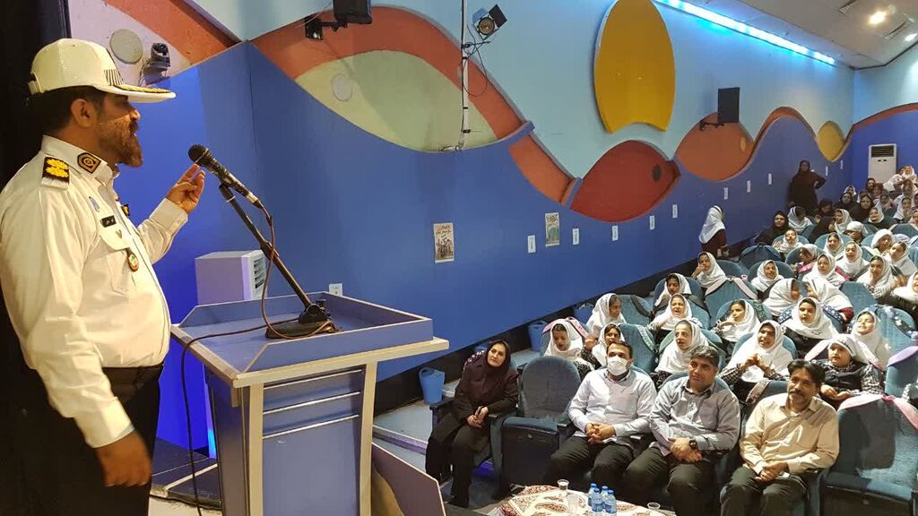 1348841-1 پیوند پلیس و کودک در جشن هفته ملی کودک کانون کرمانشاه