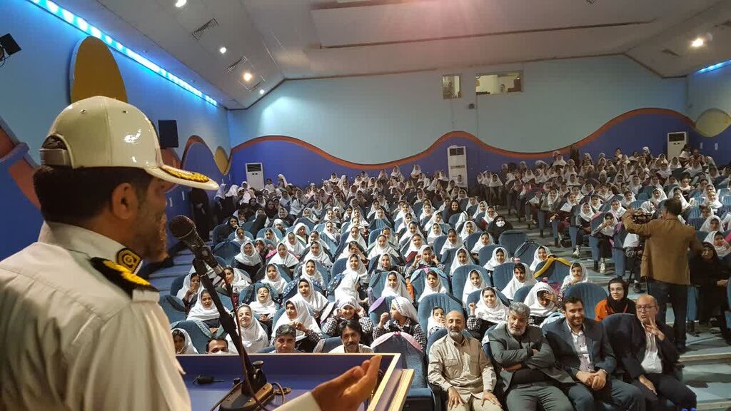 1348843-1 پیوند پلیس و کودک در جشن هفته ملی کودک کانون کرمانشاه