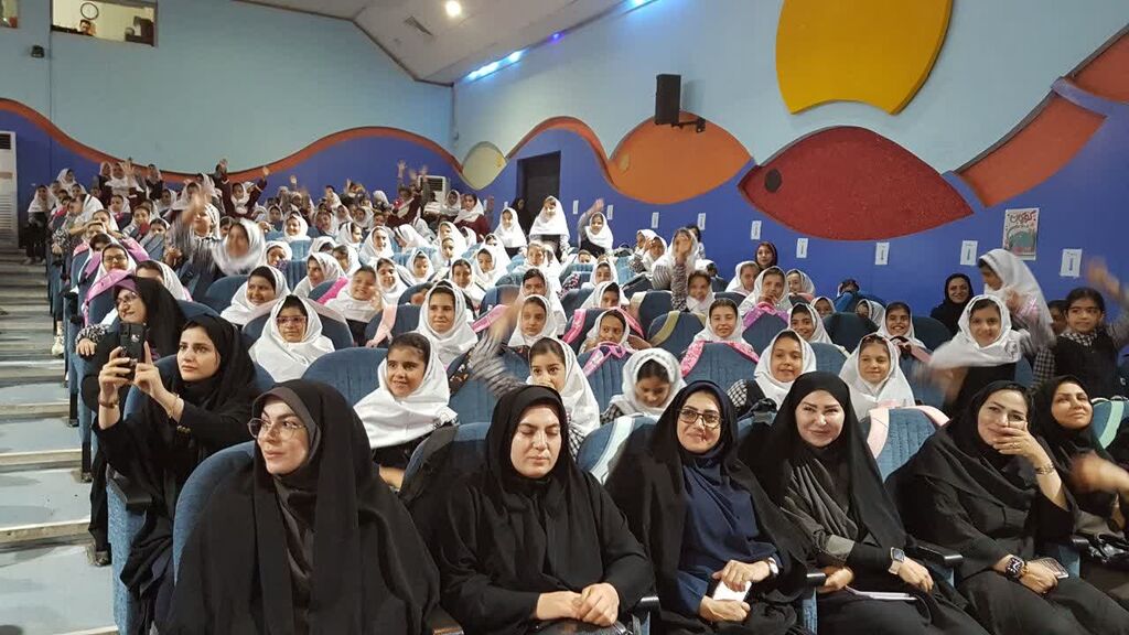 1348845-1 پیوند پلیس و کودک در جشن هفته ملی کودک کانون کرمانشاه