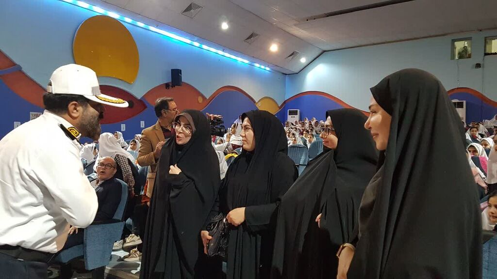 1348848-1 پیوند پلیس و کودک در جشن هفته ملی کودک کانون کرمانشاه