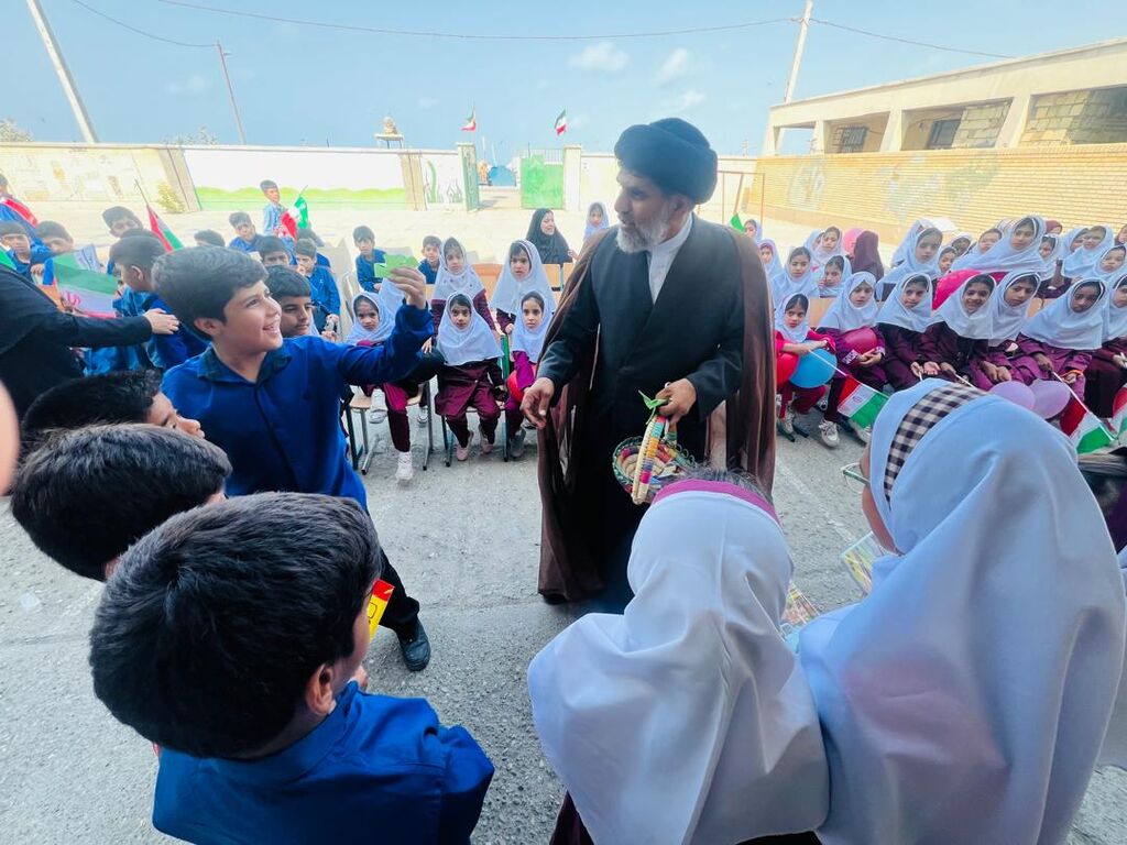 1348994-1 زنگ دوستی در مدارس سراسر شهرستان جاسک نواخته شد