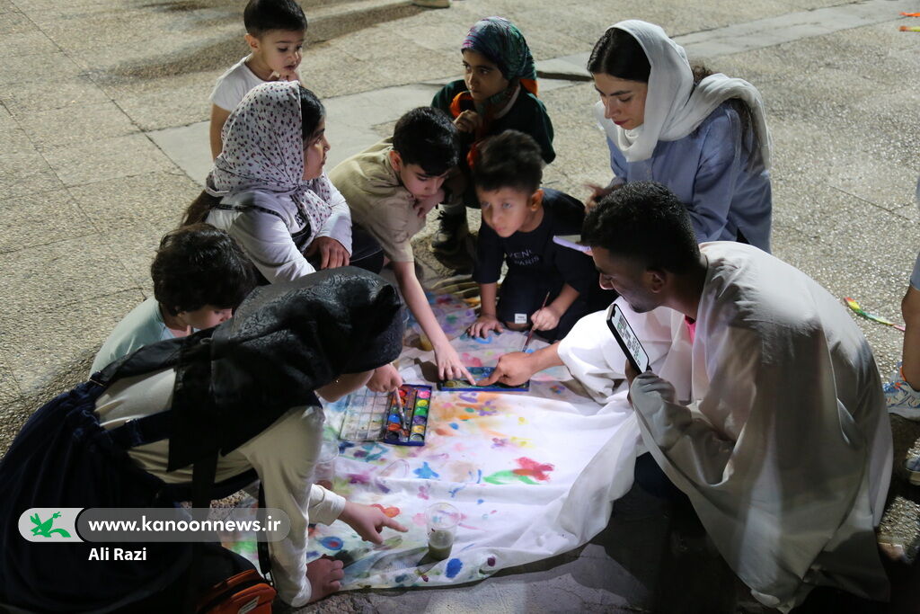 پرواز بادبادک‌ها بر فراز ساحل نیلگون خلیج فارس در بوشهر