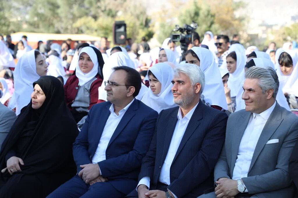 1349204-1 تربیت نسلهای آگاه و باهویت، زیربنای توسعه کشور است.