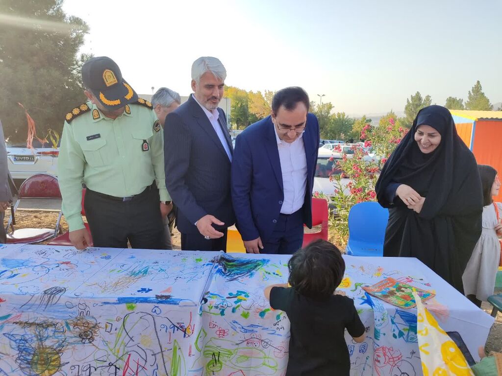 1349205-1 تربیت نسلهای آگاه و باهویت، زیربنای توسعه کشور است.