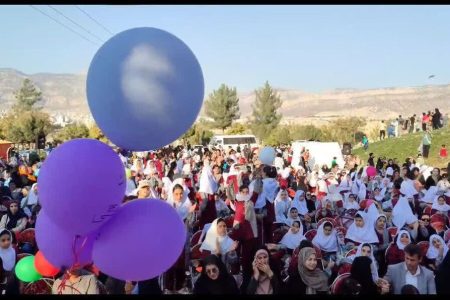 شادی کودکان ایلامی درجشن بزرگ بادبادک‌ها