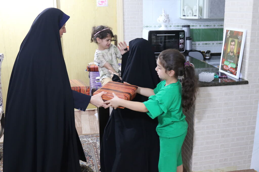تجلیل از خانواده شهید مدافع حرم در سومین روز هفته ملی کودک مازندران