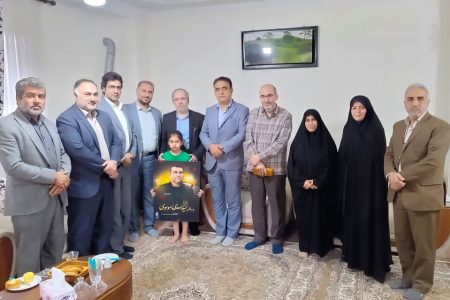 تجلیل از خانواده شهید مدافع وطن در سومین روز هفته ملی کودک مازندران