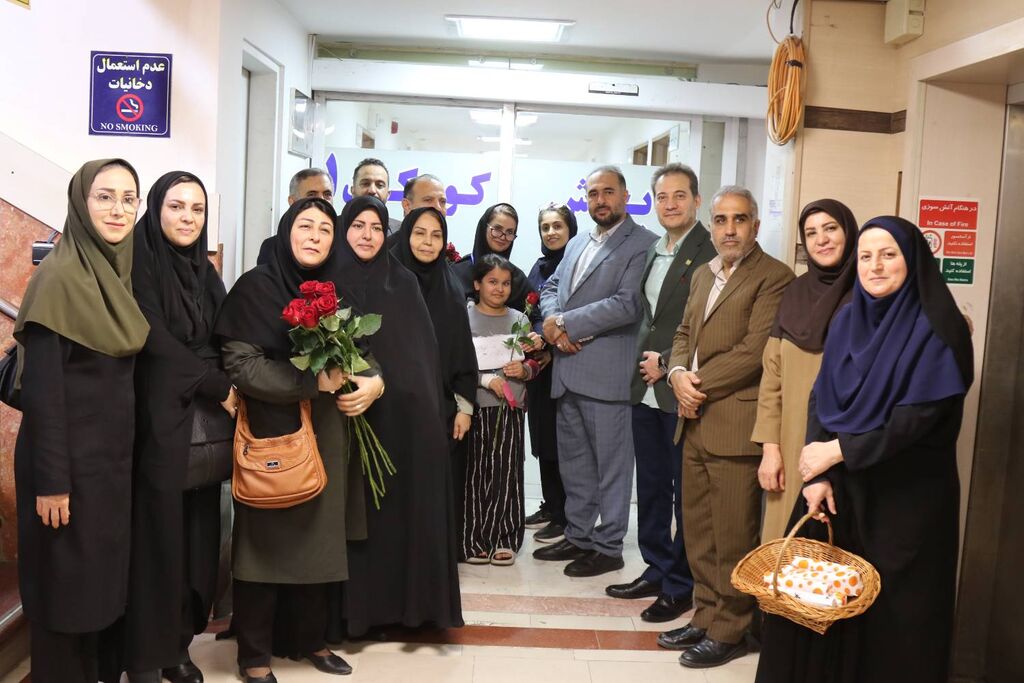 1349608-1 لبخند شادی بر لبان کودکان بیمارستان بوعلیسینا ساری شکوفا شد