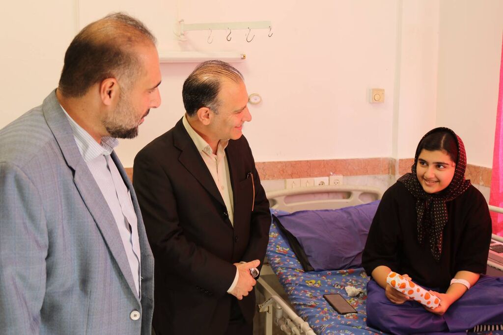 1349610-1 لبخند شادی بر لبان کودکان بیمارستان بوعلیسینا ساری شکوفا شد