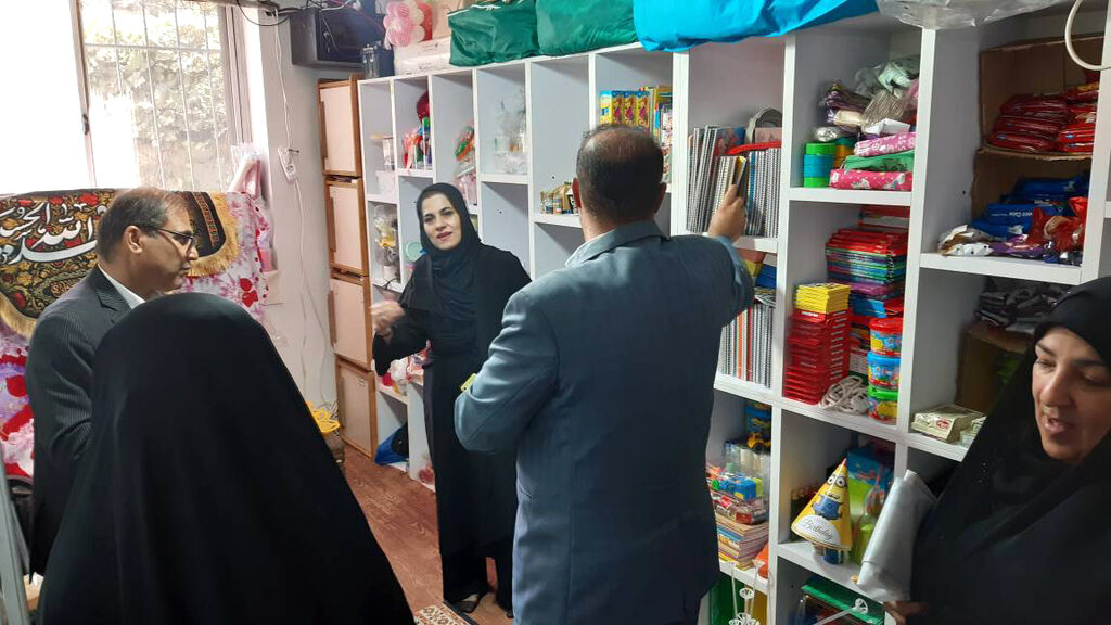 1349644-1 تقدیم لبخند به کودکان؛ اجرای برنامههای فرهنگی کانون در مرکز خیریه نکا