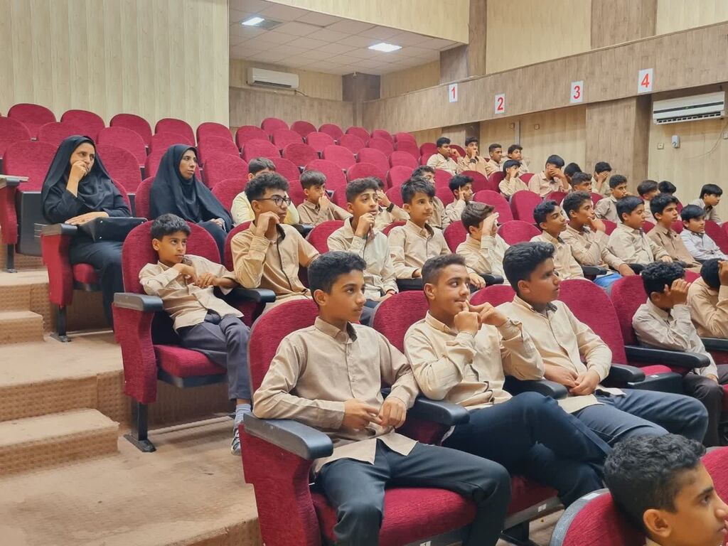 1349650-1 برگزاری نشست آگاهیبخشی در حوزه مواد مخدر و آسیبهای اجتماعی در مرکز ابوموسی