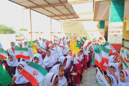 زنگ دوستی و احترام به پرچم در دبستان دخترانه ریحانه شهرستان ابوموسی طنین‌انداز شد