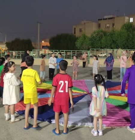 1349661-1 برگزاری برنامه شاد به مناسبت هفته ملی کودک در مرکز زیباشهر بندرعباس