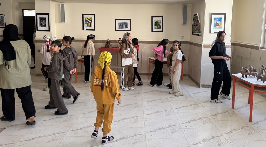 نمایشگاه تجسمی مرکز شماره ۳ اسلام‌آباد غرب در هفته ملی کودک