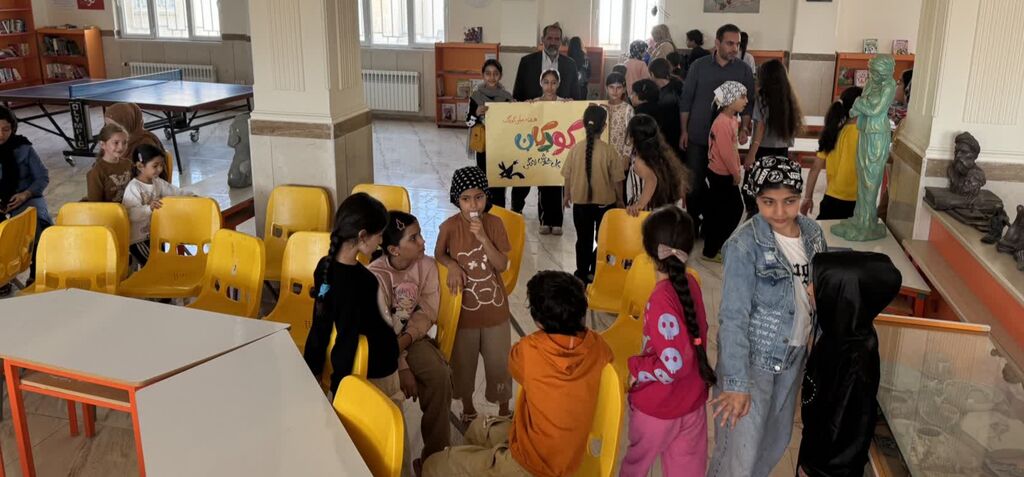 نمایشگاه تجسمی مرکز شماره ۳ اسلام‌آباد غرب در هفته ملی کودک