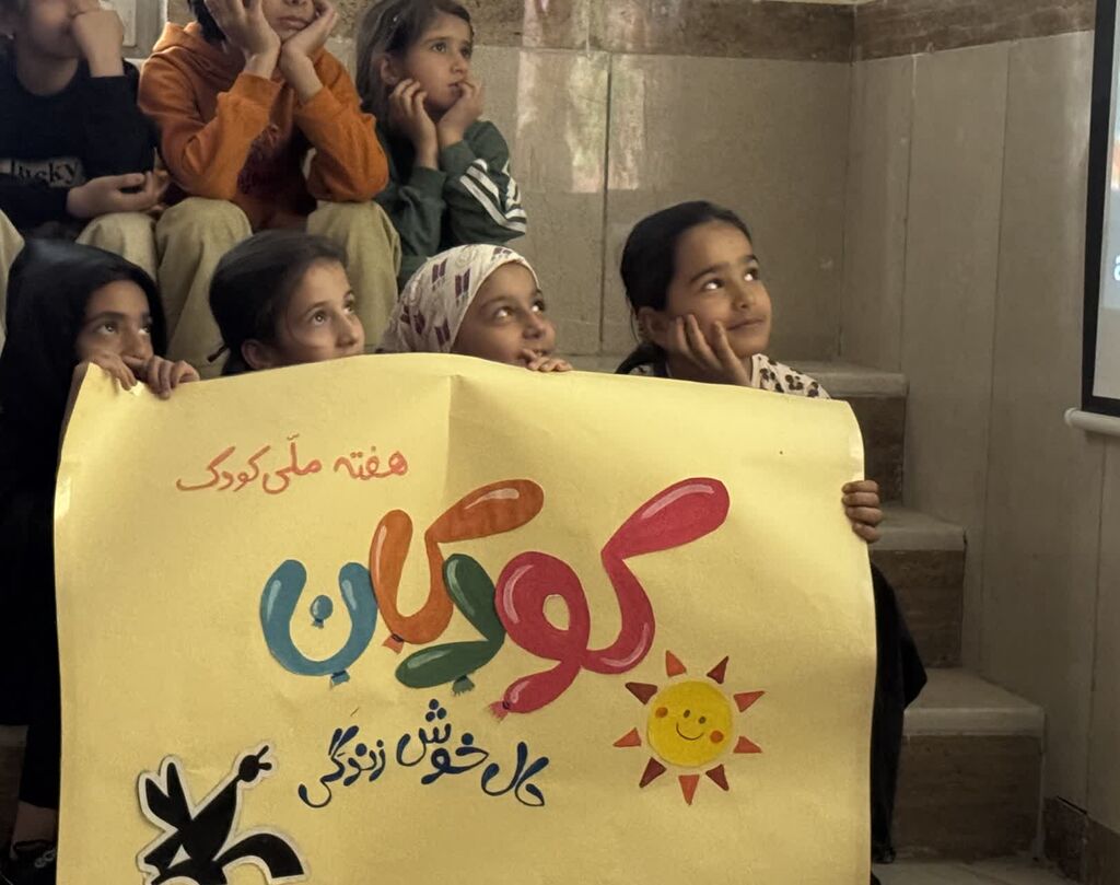 نمایشگاه تجسمی مرکز شماره ۳ اسلام‌آباد غرب در هفته ملی کودک