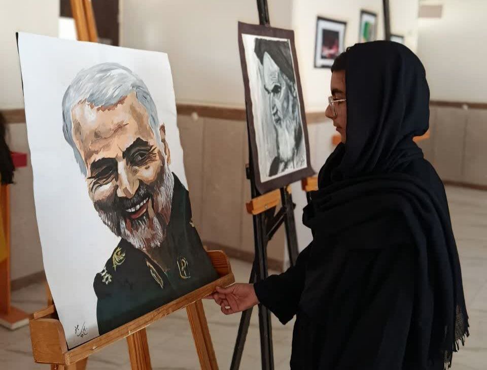 نمایشگاه تجسمی مرکز شماره ۳ اسلام‌آباد غرب در هفته ملی کودک