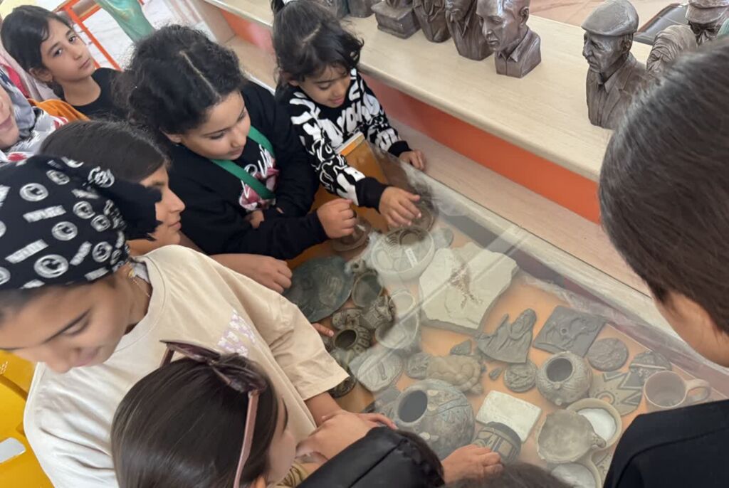 نمایشگاه تجسمی مرکز شماره ۳ اسلام‌آباد غرب در هفته ملی کودک