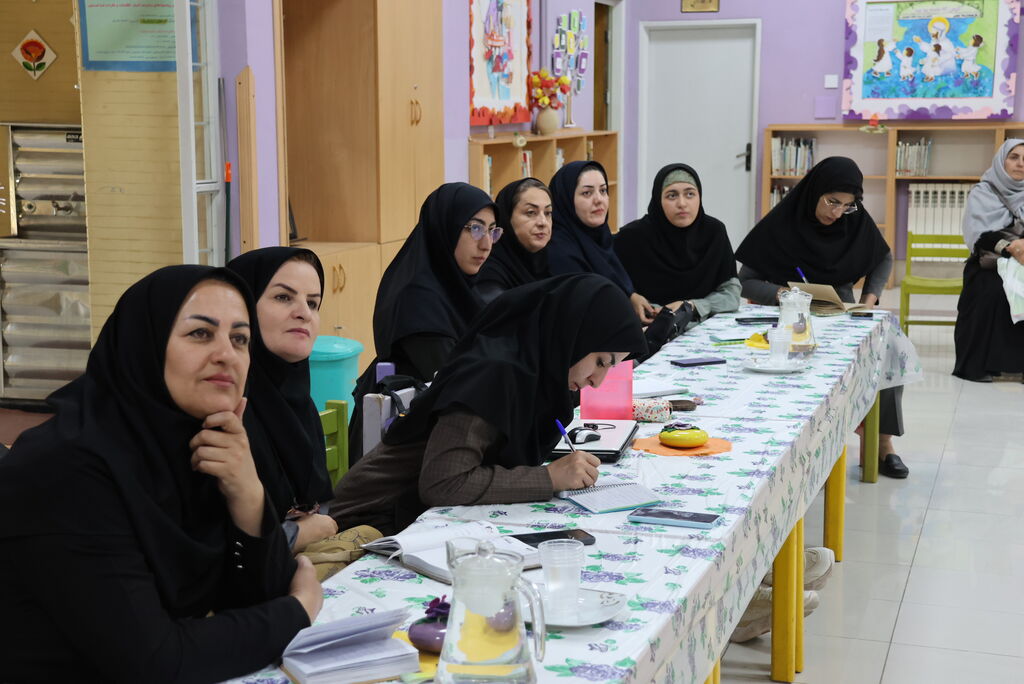 مربیان کانون چهارمحال و بختیاری با کاربردهای علمی عینک واقعیت مجازی «XR» آشنا شدند