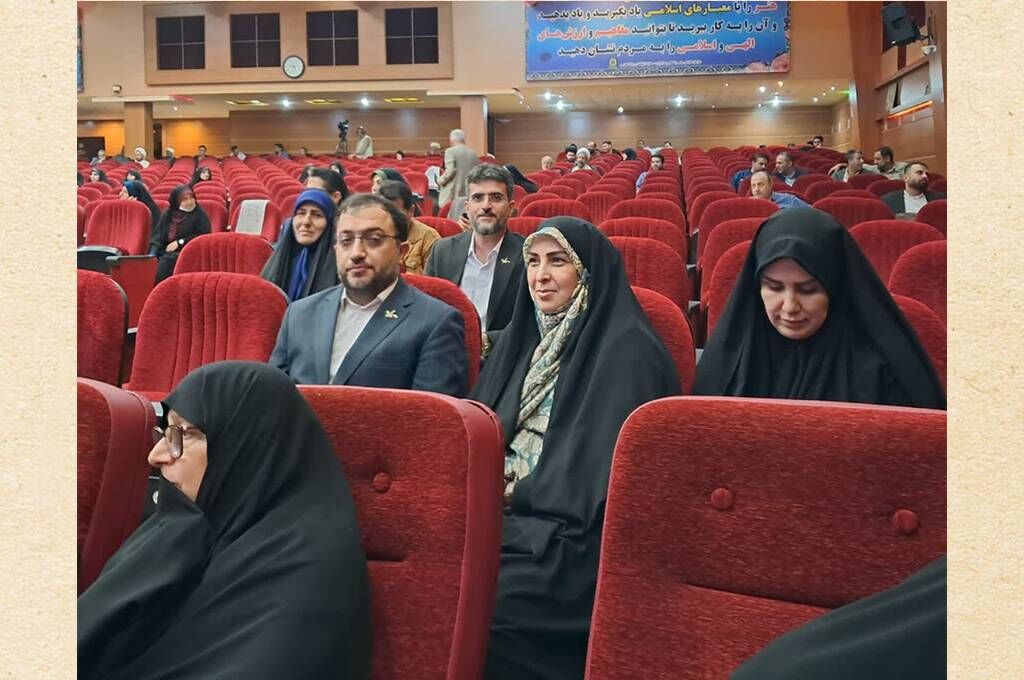 تجلیل از کانون پرورش فکری در سی‌ودومین اجلاس سراسری نماز