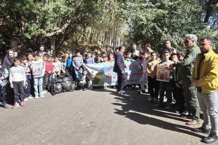 دانش‌آموزان مشگین‌شهری در پیاده‌روی محیط‌زیستی «زمین، خانه ما» شرکت کردند