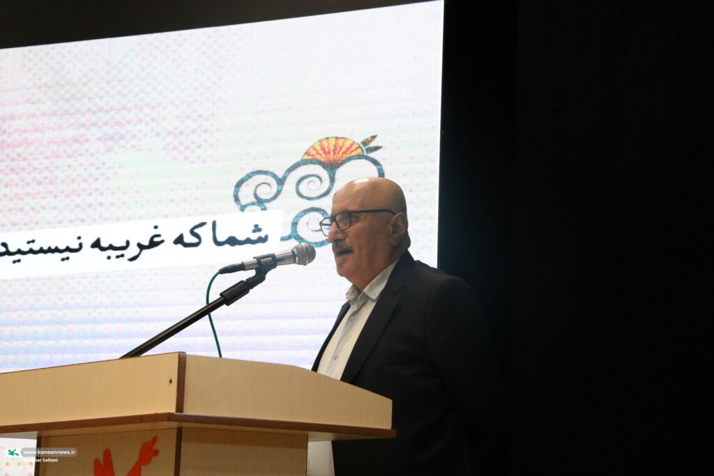 1350248 نشست صمیمی هوشنگ مرادیکرمانی در کانون کرمان برگزار شد