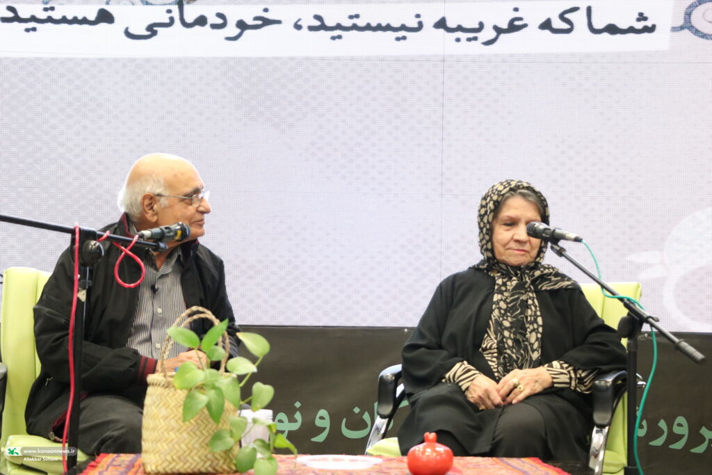 1350251 نشست صمیمی هوشنگ مرادیکرمانی در کانون کرمان برگزار شد