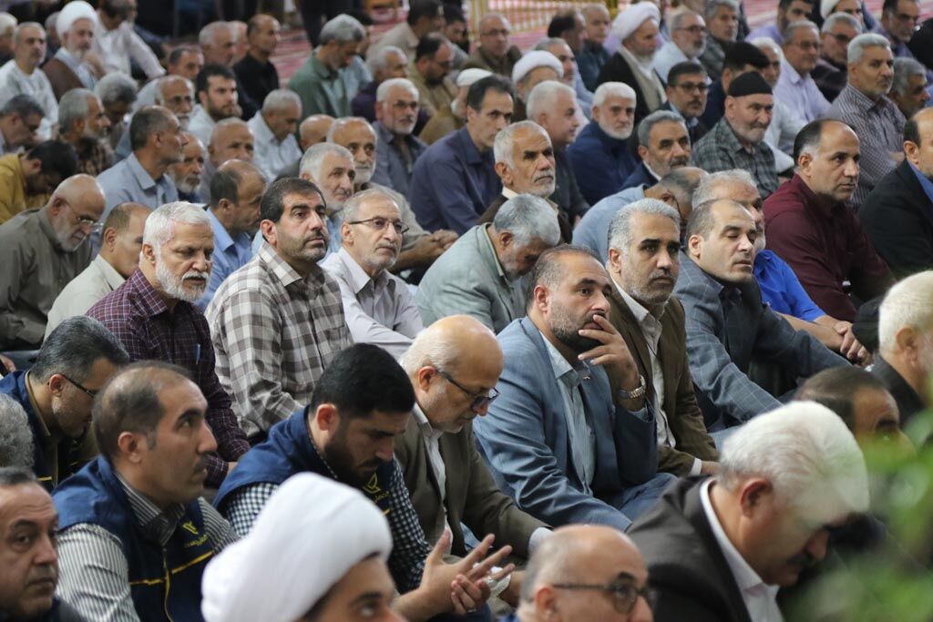 1350340-1 قرائت بیانیه هفته ملی کودک در نماز جمعه ساری