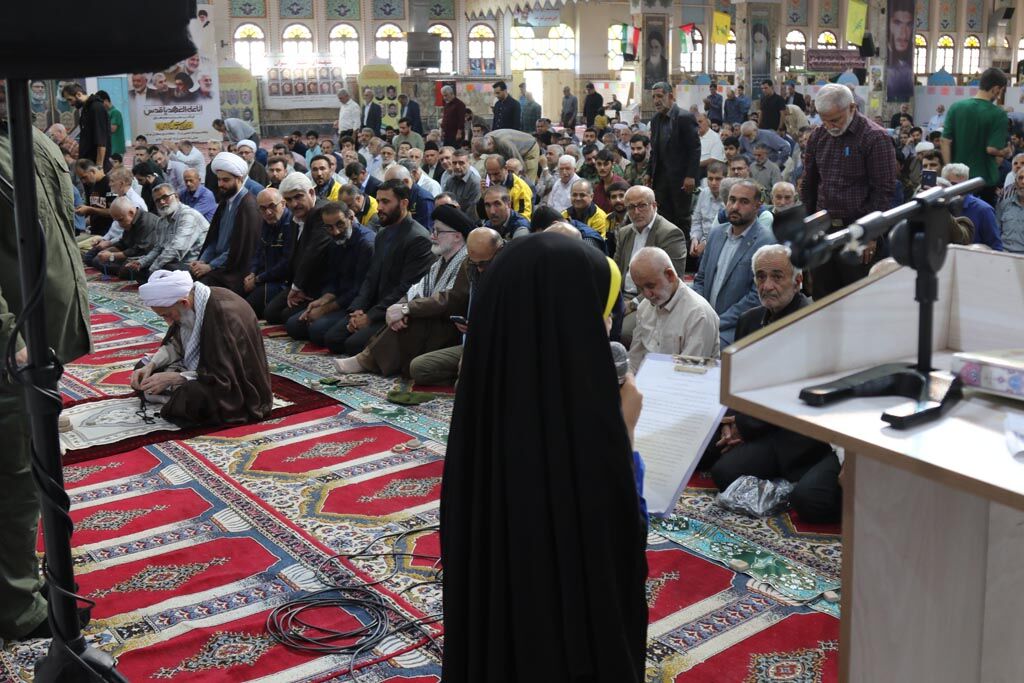 1350346-1 قرائت بیانیه هفته ملی کودک در نماز جمعه ساری