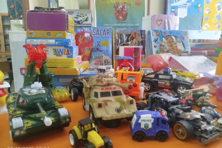 اهداء عروسک و اسباب بازی به مناسبت هفته جهانی کودک