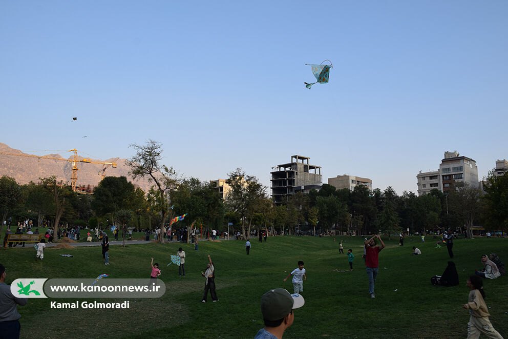 جشن پرواز بادبادکها در خرمآباد جشن پرواز بادبادکها در خرمآباد