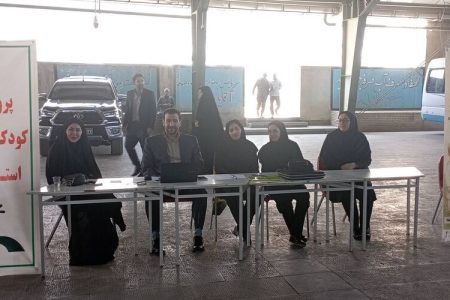 حضور سرپرست و مسئولان کانون استان در میز خدمت مسجد جامع کرمانشاه
