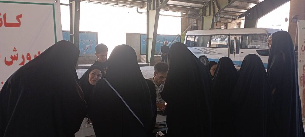 حضور سرپرست و مسئولان کانون استان در میز خدمت مسجد جامع کرمانشاه