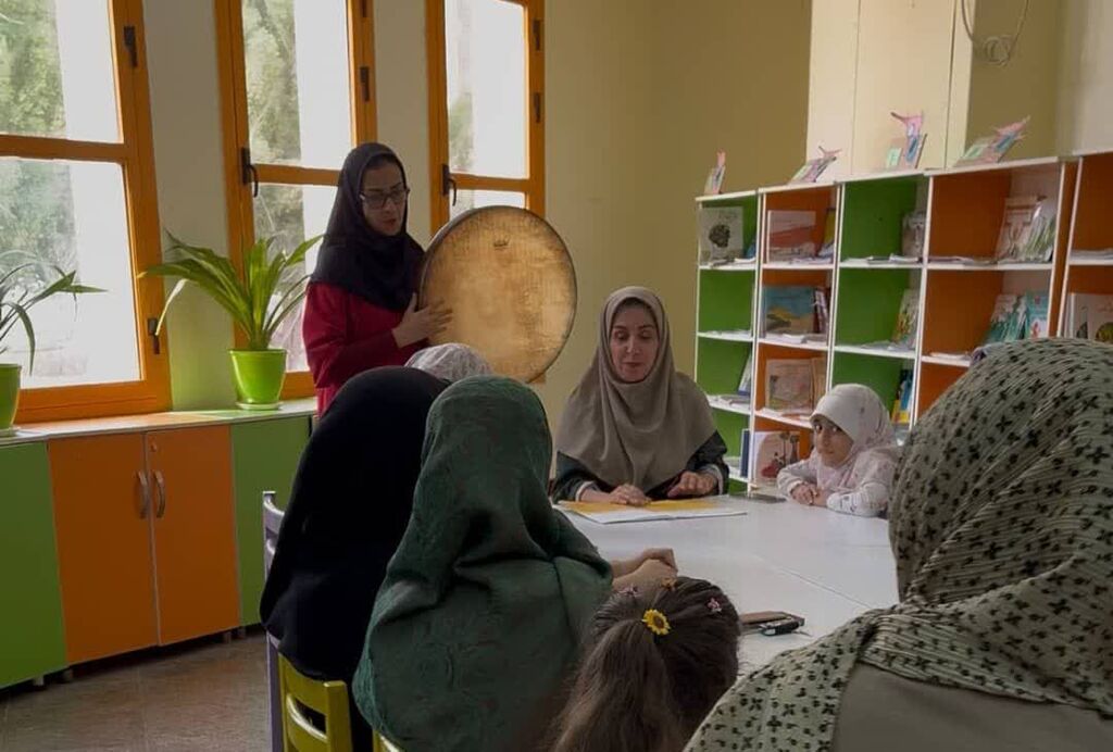 1350933-1 هفته ملی کودک در هرمزگان با پویش گسترده قصهگویی در سراسر استان گرامی داشته شد