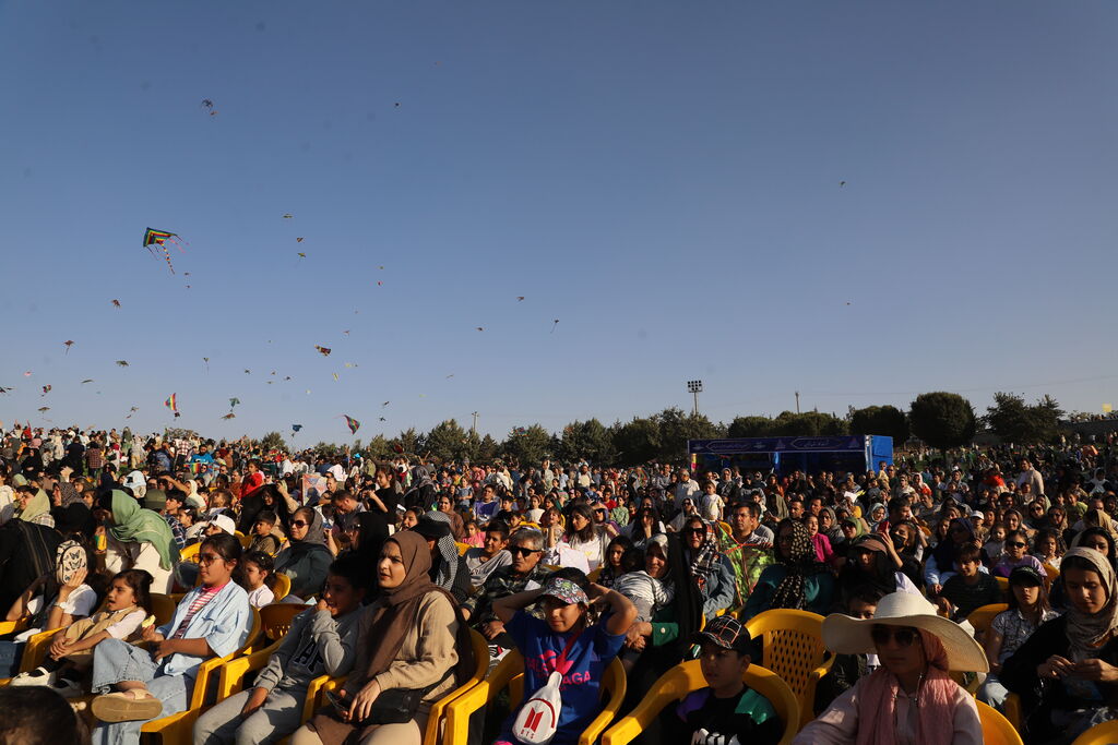 کودکان قزوینی حال خوش زندگی را در جشن پرواز بادبادک‌ها تجربه کردند