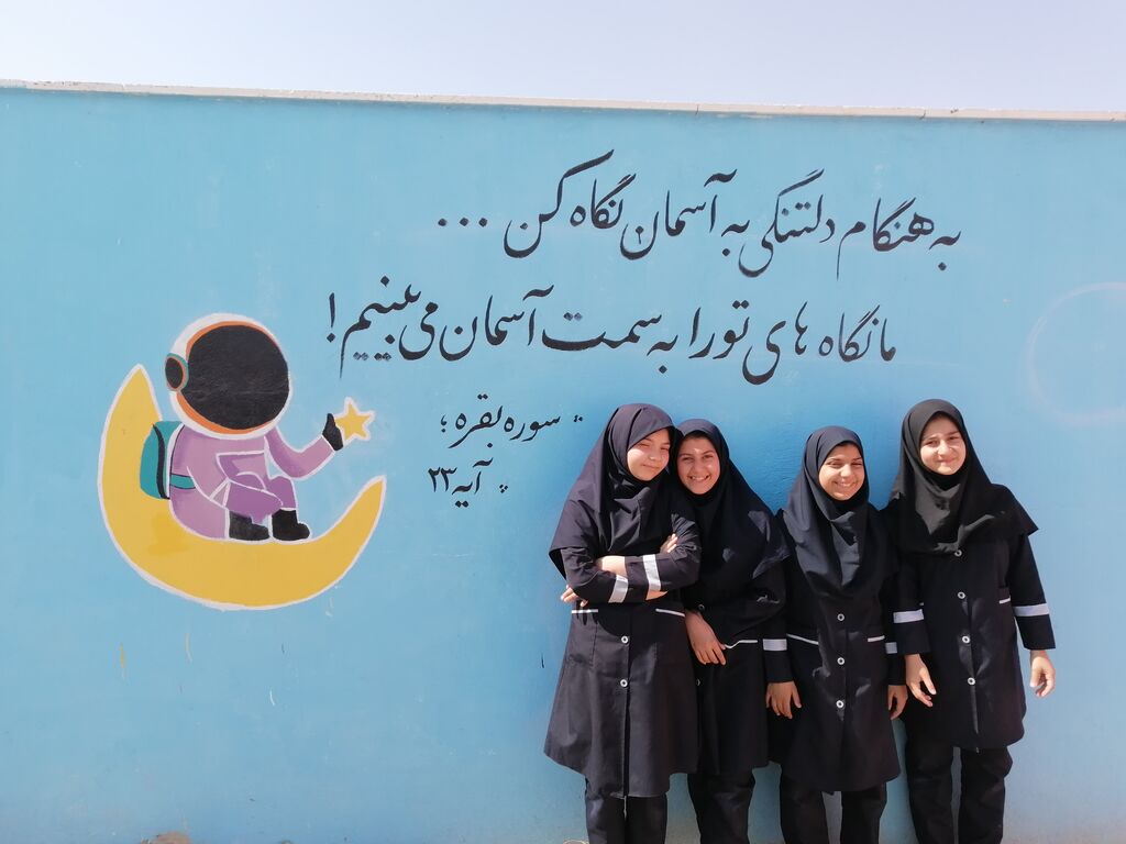 1351008-1 «سفر به آسمان »ویژهبرنامه ی کتابخانه سیار روستایی (بخش مرکزی) کانون قم به مناسبت هفته جهانی فضا، هفته ملی کودک و روز ملی روستا و عشایر