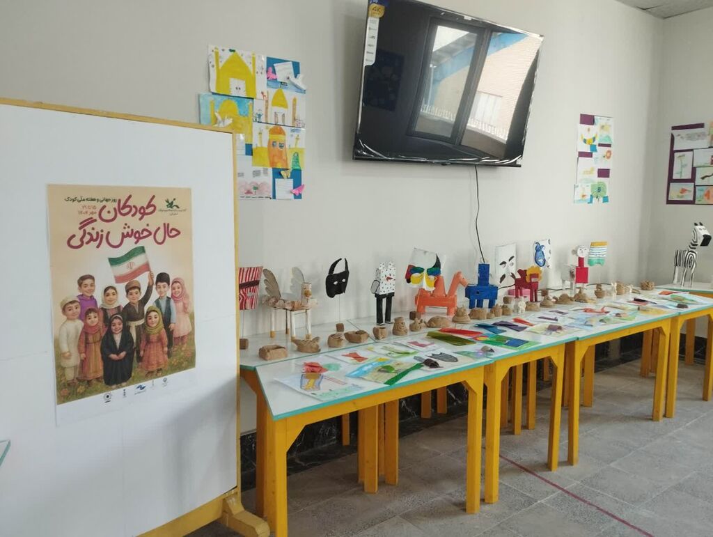 1351190-1 برگزاری نمایشگاههای آثار اعضا در مراکز مختلف کانون کرج