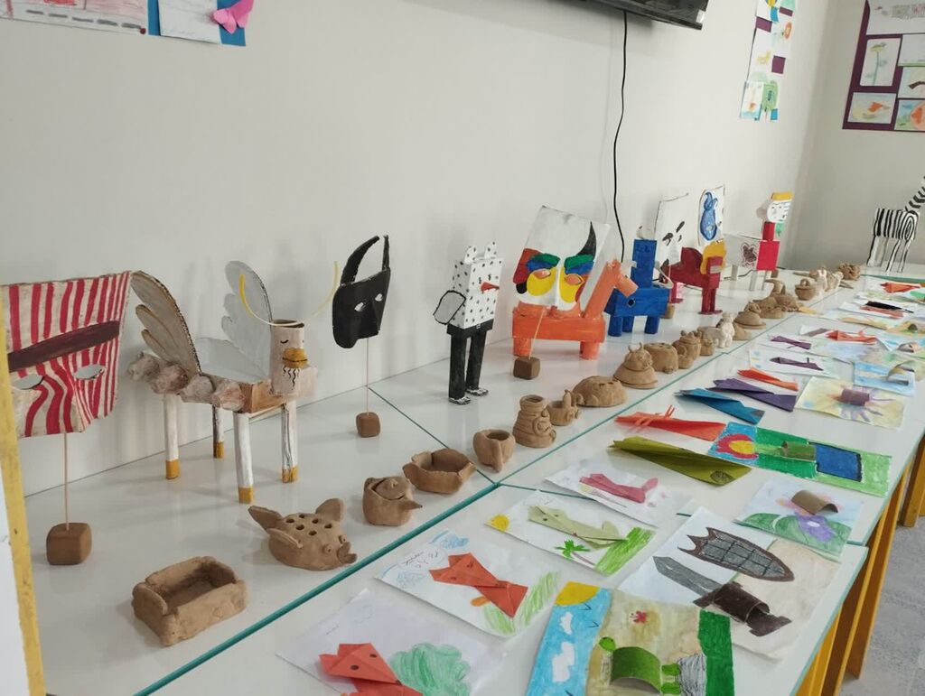 1351191-1 برگزاری نمایشگاههای آثار اعضا در مراکز مختلف کانون کرج