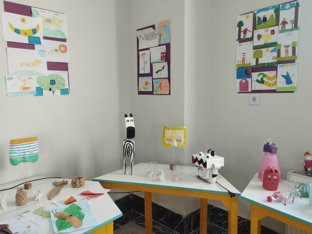 1351192-1 برگزاری نمایشگاههای آثار اعضا در مراکز مختلف کانون کرج