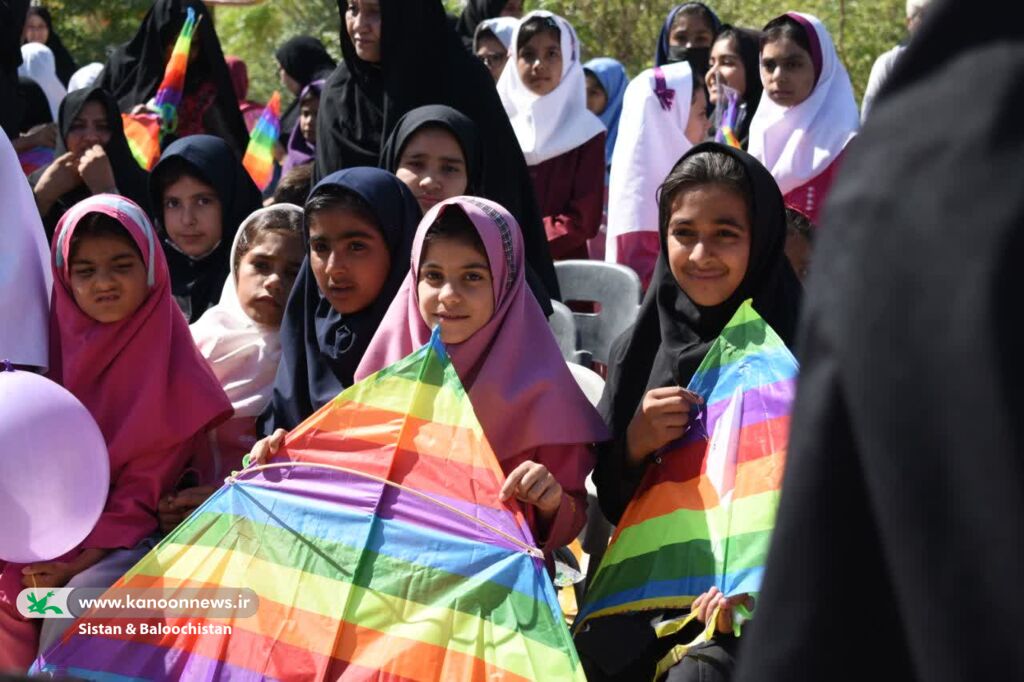 1351198-1 برنامههای شاد و فرهنگی کانون سیستان و بلوچستان در مراکز استان به مناسبت هفته ملی کودک در حال اجراست