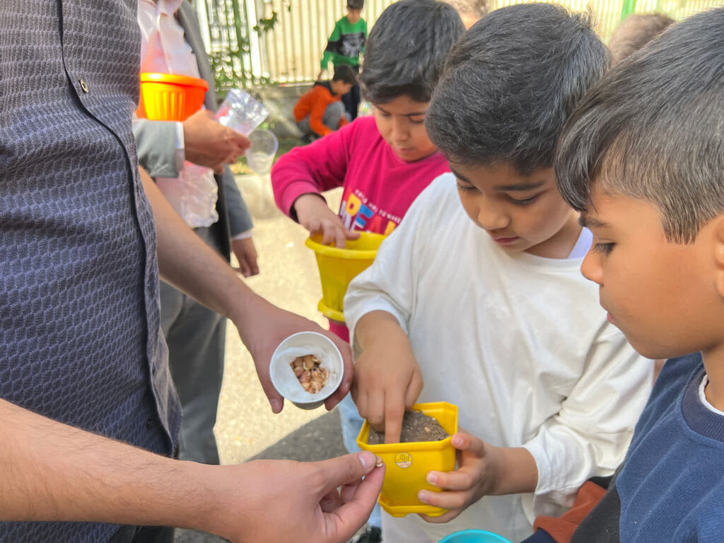 1351204-1 کارگاه آموزشی محیط زیستی در کانون