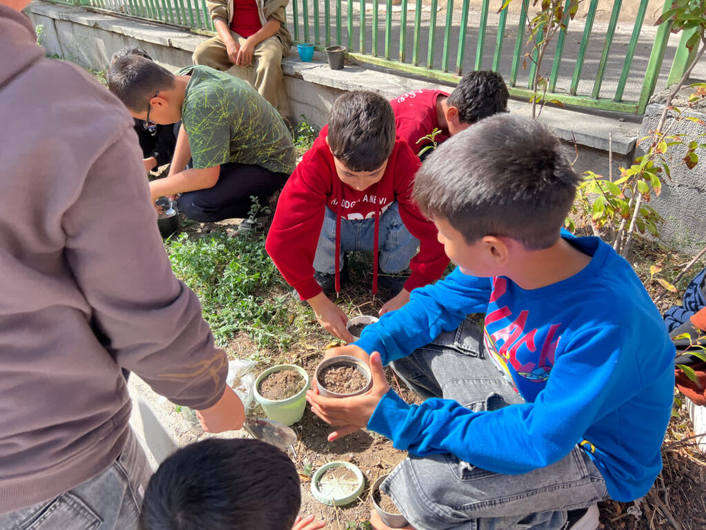 1351206-1 کارگاه آموزشی محیط زیستی در کانون