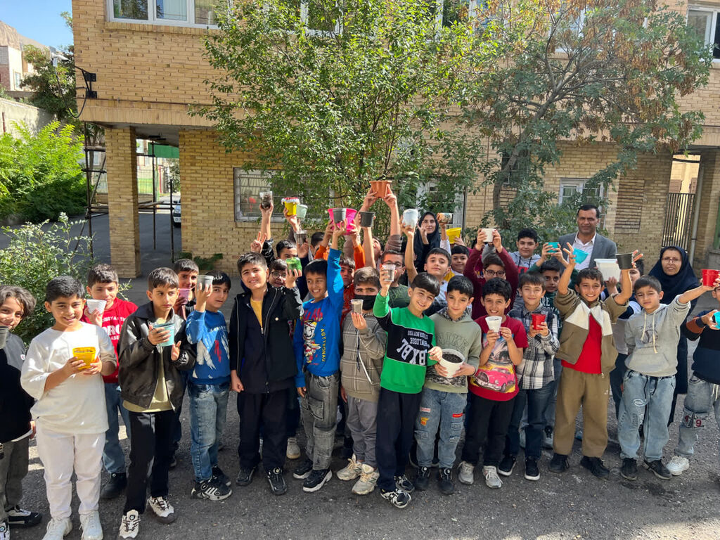 1351207-1 کارگاه آموزشی محیط زیستی در کانون