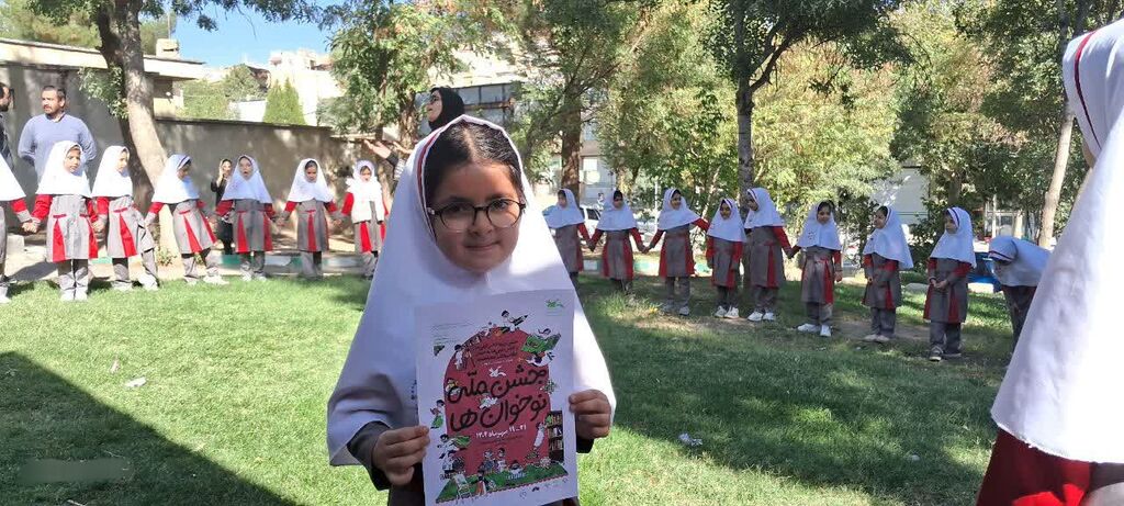 1351711-1 برگزاری جشن "نوخوانها" در مرکز کنگاور